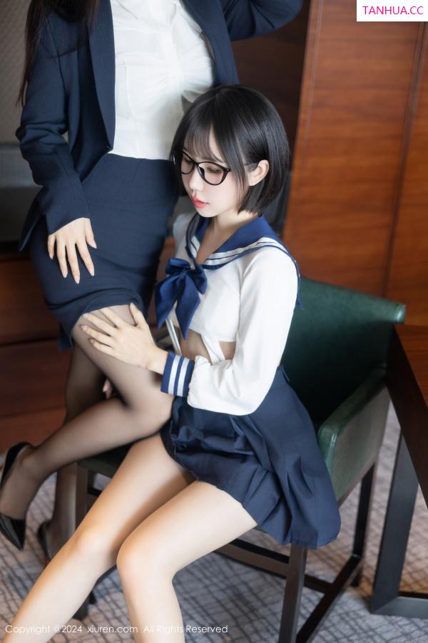 小蛮妖  [XiuRen]高清写真图 2024.08.26 No.9065 小蛮妖Yummy 黑丝美腿第15张图片